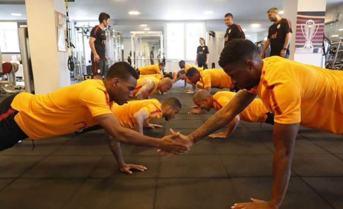 Yeni sezon hazırlıklarını sürdüren Galatasaray salonda kuvvet çalıştı. 