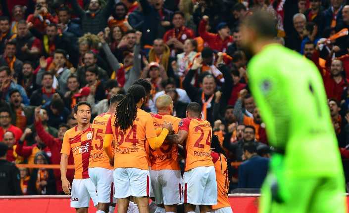 Galatasaray, Süper Lig’de yarın oynayacağı Medipol Başakşehir karşısında alacağı 3