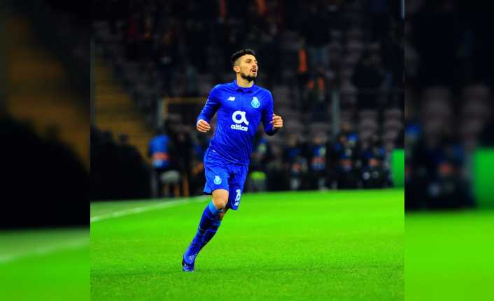 Porto’da forma giyen Galatasaray’ın eski futbolcusu Alex Telles’i sarı-kırmızılı taraftarlar