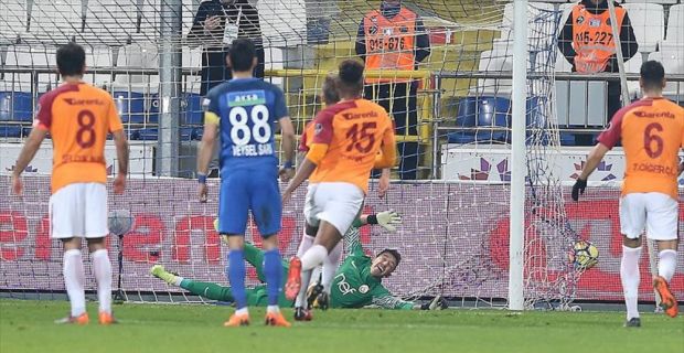 Spor Toto Süper Lig'in 22. haftasında Galatasaray, Kasımpaşa karşısında sahadan