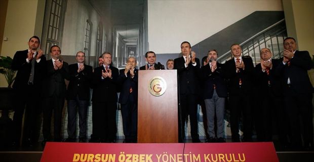 Galatasaray Kulübü Başkanı Dursun Özbek, yarınki olağanüstü genel kurul öncesi,