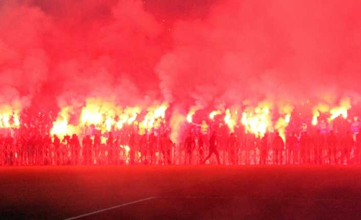 Galatasaray’ın Beşiktaş derbisi öncesinde Türk Telekom Stadyumu’ndaki taraftara açık antrenmanını