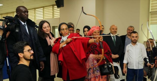Bağcılar Belediyesi Engelliler Sarayı'nı ziyaret eden Gambiya Cumhurbaşkanı Barrow'un eşi