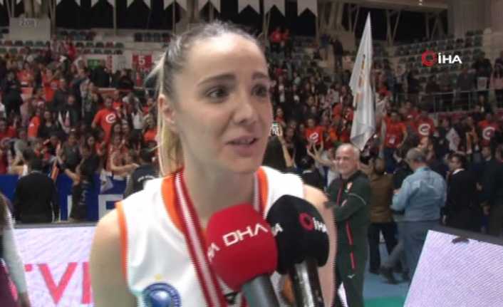 Eczacıbaşı VitrA’da forma giyen Gamze Kılıç ve Meliha İsmailoğlu, VakıfBank’ı