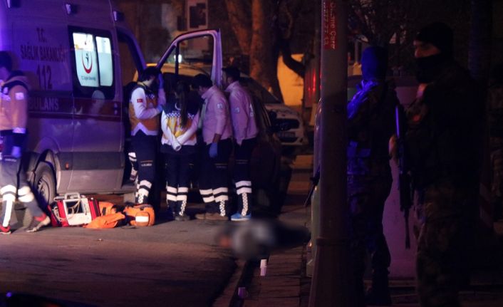 İstanbul Beşiktaş’ta bulunan bir gece kulübü önünde çıkan kavgada silahlar