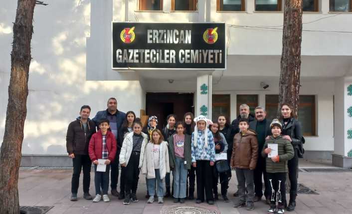 Demirkent TOKİ Ortaokulu öğrencileri Erzincan Gazeteciler Cemiyetini ziyaret ettiler
