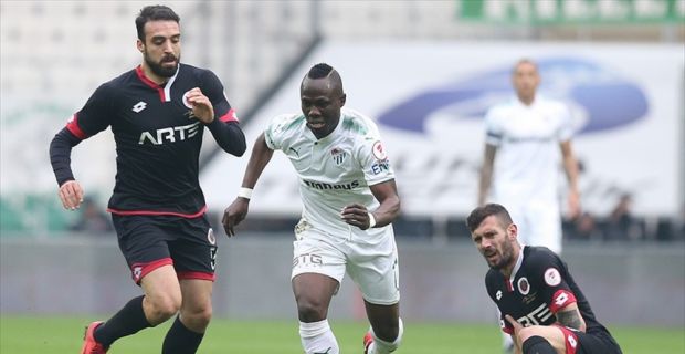 Kupa'da Bursaspor, sahasında Gençlerbirliği'ni 2-1 yendi. İlk maçta 1-0 galip