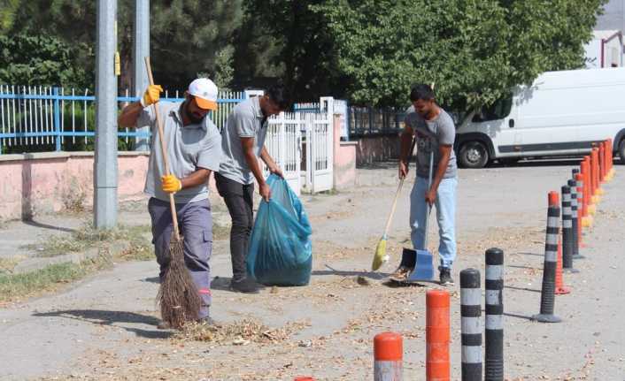 Erzincan Belediyesi şehir genelinde başlatmış olduğu genel temizlik çalışmalarına devam