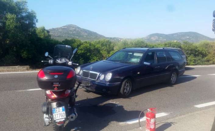 Dünyaca ünlü oyuncu George Clooney, motosikletiyle bir otomobile çarptı. 
