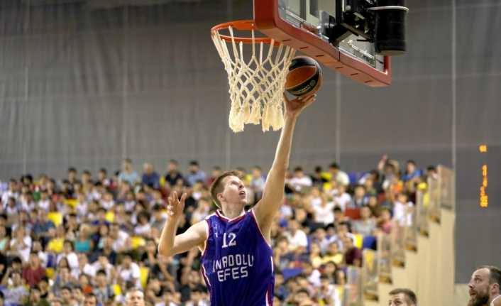 Gloria Cup Basketball Turnuvası’nda bugün oynanan iki karşılaşmada Banvit, AS