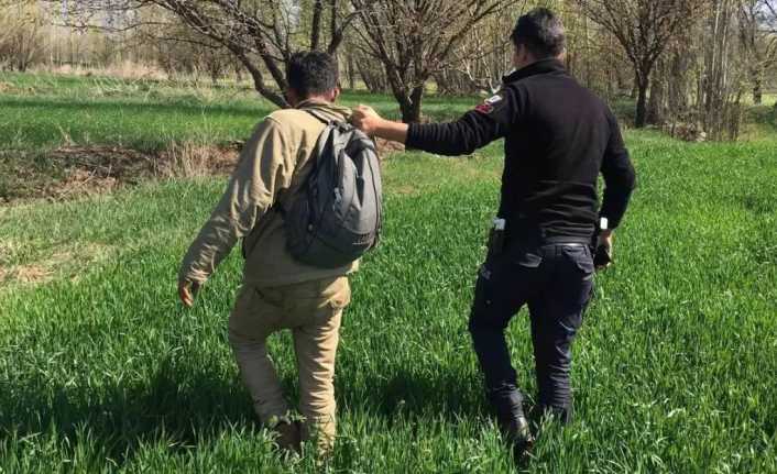 Erzincan’da Türkiye sınırına yasa dışı yollarla giren 30’a yakın Afgan