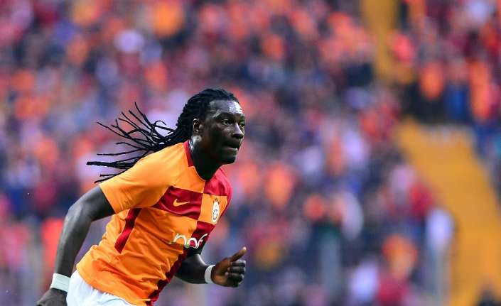 Galatasaray’ın yıldız futbolcusu Bafetimbi Gomis, sosyal medya hesabından Fenerbahçe’nin Swansea