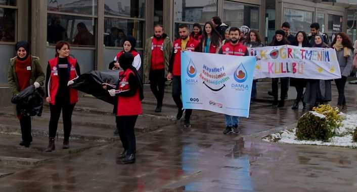Erzincan'da Uluslararası Damla Gönüllüleri Derneği üyeleri çevre temizliği, engelsiz hayat