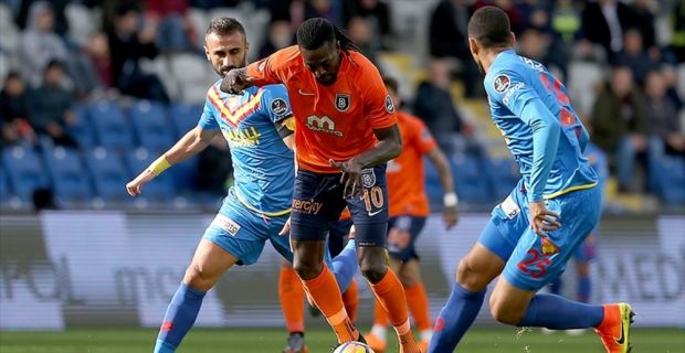 Spor Toto Süper Lig'de Medipol Başakşehir'e 2-0 mağlup olan sarı-kırmızılı