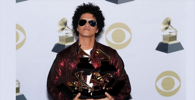 Müzik dünyasının en önemli etkinliklerinden Grammy'e, 6 dalda ödül kazanan