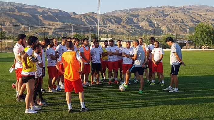 TFF-TÜFAD İşbirliğinde düzenlenmekte olan TFF Grassroots-C Antrenör Lisans Kursunun eğitimleri