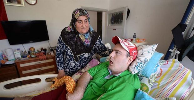 10 yıl önce trafik kazası sonucu  tüm vücudu felç