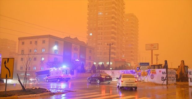 Suriye ve Irak üzerinden gelen toz bulutları Diyarbakır, Şırnak, Mardin,