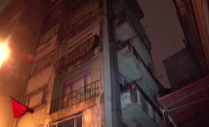 İstanbul Güngören’de 6 katlı bir bina çökme riski nedeniyle boşaltıldı.