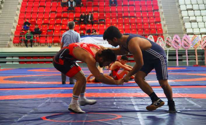 Gençler Serbest Güreş Türkiye Şampiyonası 40 ilden 500’ü aşkın sporcumun