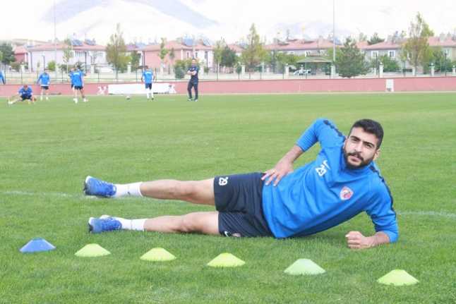 Erzincan Ulalarspor’un sakatlanan tecrübeli defans oyuncusu Gürol Karataş antrenmanlara başladı.