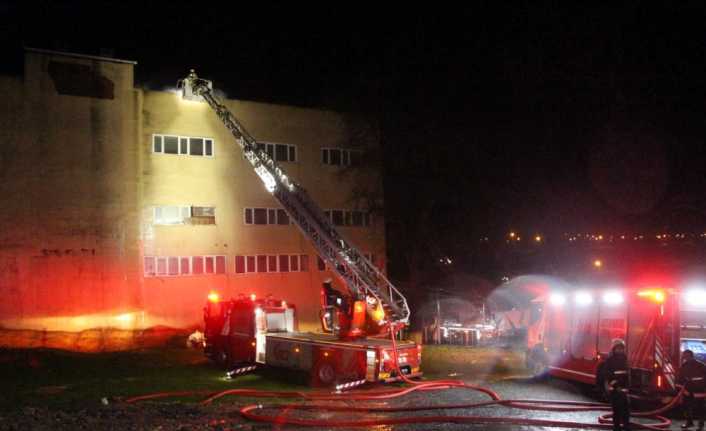 Arnavutköy-Hadımköy yolu üzerinde bulunan ayakkabı fabrikasında yangın çıktı. Yangın 1