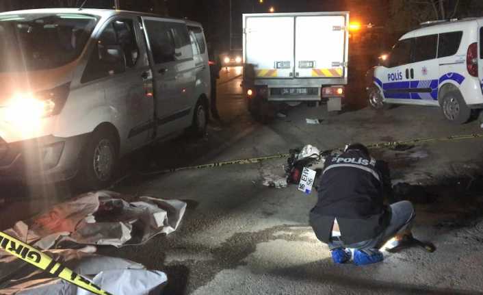 Bursa’nın Yıldırım ilçesinde hafif ticari araçla motosikletin çarpışması sonucu 2