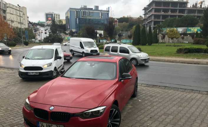 Başakşehir’de iddiaya göre, hakim ve savcıları taşıyan servisin geçtiği sırada