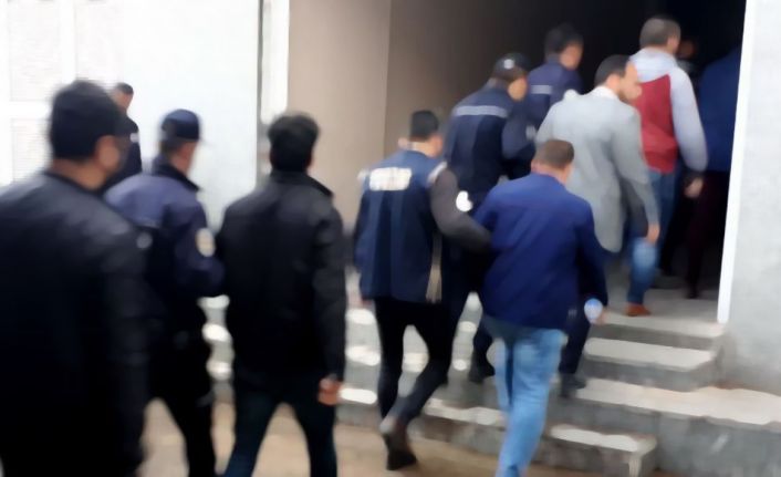 Hakkari merkezli birçok ilde eş zamanlı olarak düzenlen FETÖ/PDY operasyonunda