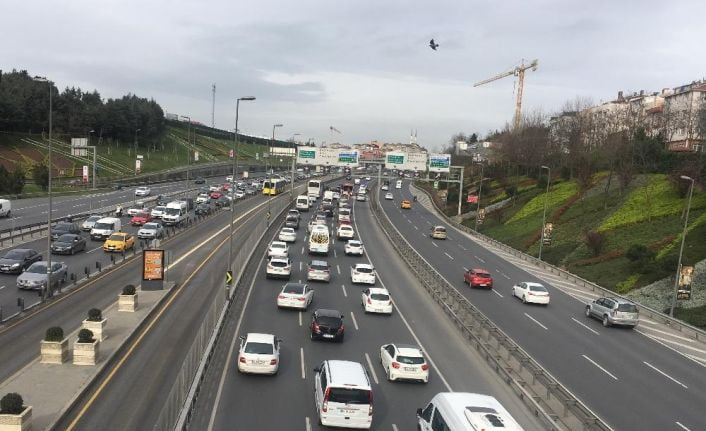 İstanbul’da Haliç Köprüsü çıkışı Okmeydanı istikametinde meydana gelen trafik kazasında