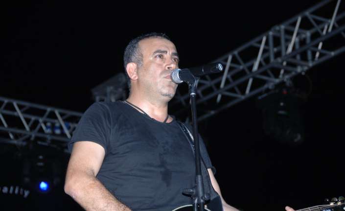 Şarkıcı Haluk Levent, Ankara’da gözaltına alındı. 