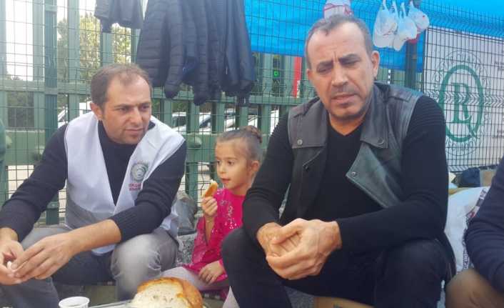 Rock sanatçısı Haluk Levent, Bursa’nın Orhangazi ilçesinde Cargill işçilerine destek