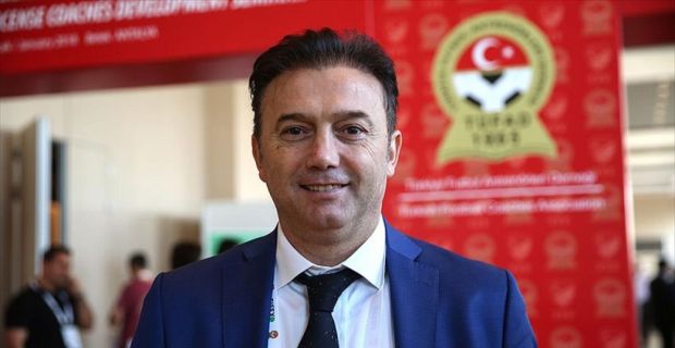 Trabzonspor'un efsane futbolcularından Hami Mandıralı, bordo-mavili oyuncuların teknik direktör Rıza