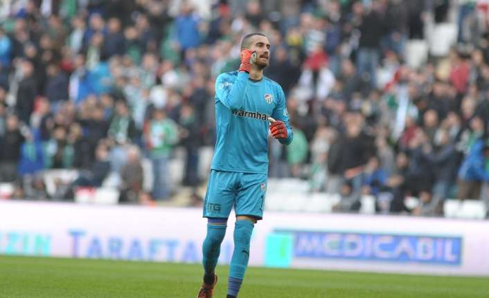 Bursaspor Başkanı Ali Ay, takımdaki oyunculardan hiçbirine resmi teklif gelmediğini