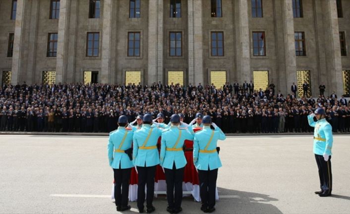 Vefat eden eski bakanlardan Hasan Celal Güzel için TBMM'de tören