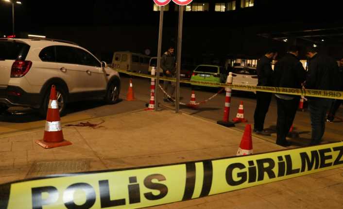 Adana’da hastane otoparkında meydana gelen silahlı kavgada baba ve oğlu