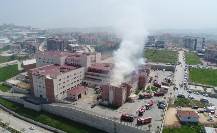Bursa’daki hastanede çıkan yangının sebebinin ilk belirlemelere göre klimalardan kaynaklandığı