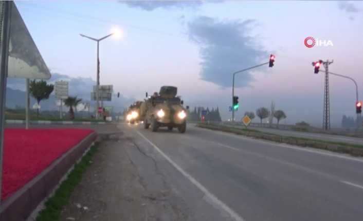 Kilis’ten gönderilen 40 zırhlı personel taşıyıcı askeri araç, Hatay-Suriye sınırına