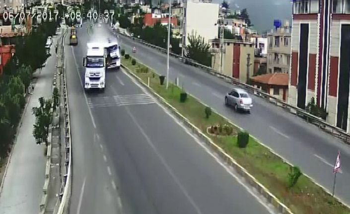 Hatay’da meydana gelen ve şehir polis kameralarının görüntülediği trafik kazaları
