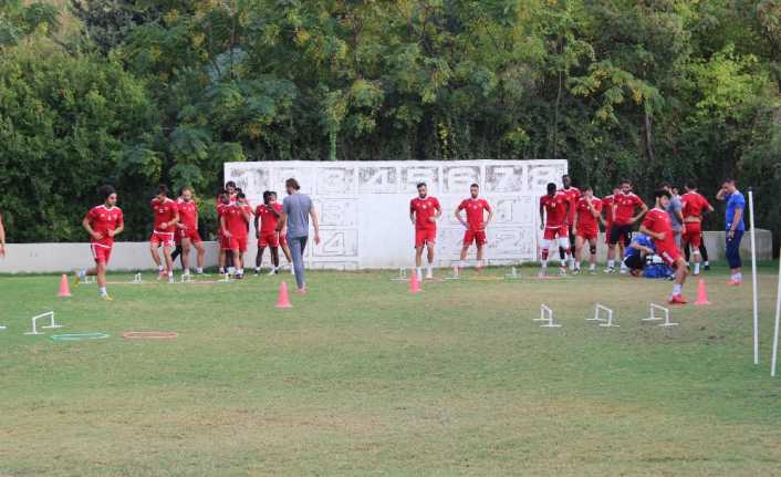 Hatayspor, milli maç arasında Osmanlıspor maçının hazırlıklarına kendi tesislerinde devam