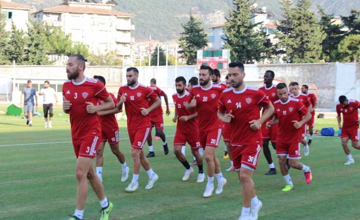 Hatayspor, cumartesi günü deplasmanda karşılaşacağı Adana Demirspor maçının hazırlıklarını sürdürüyor.