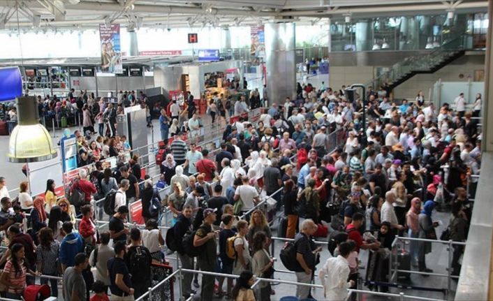 Atatürk Havalimanı'nda solunumu durduğu belirlenen 4 yaşındaki Libyalı çocuk, ilk