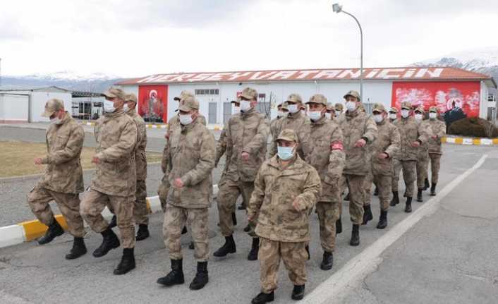 Erzincan'da yaşayan down sendromlu 22 yaşındaki Ahmet'in asker olma hayali