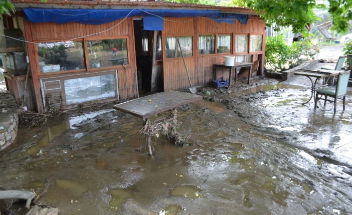 Ege’yi etkisi altına alan sel felaketi İzmir’in Selçuk ilçesini de