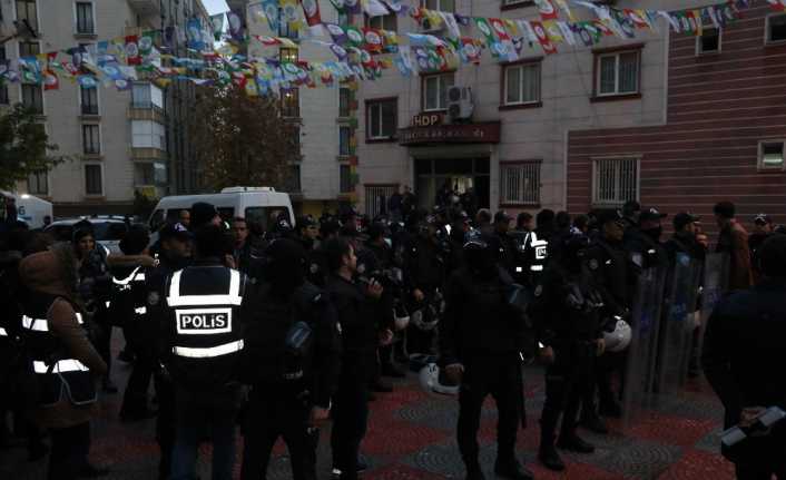 Diyarbakır’da HDP İl Başkanlığı binasında terör örgütü PKK’nın talimatıyla açlık