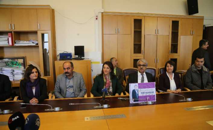 Halkların Demokratik Partisi (HDP) milletvekilleri, terörist başı Öcalan’ın tecrit edildiği