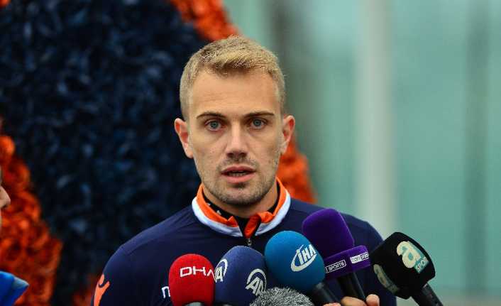 Medipol Başakşehir’in başarılı file bekçisi Mert Günok, iyi performans gösterdiği