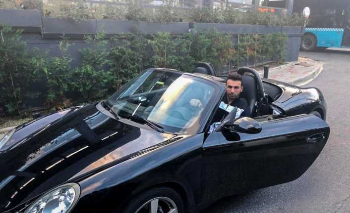 İstanbul Etiler’de görüntülenen ünlü şarkıcı Emre Kaya, "Artık havada hız