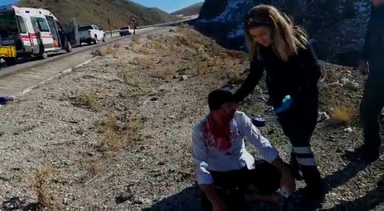 Hem yardım etti hem de görüntüledi Erzincan’da nöbet dönüşü karşılaştığı kazada sürücüye yardım eden Salih Sevimli,