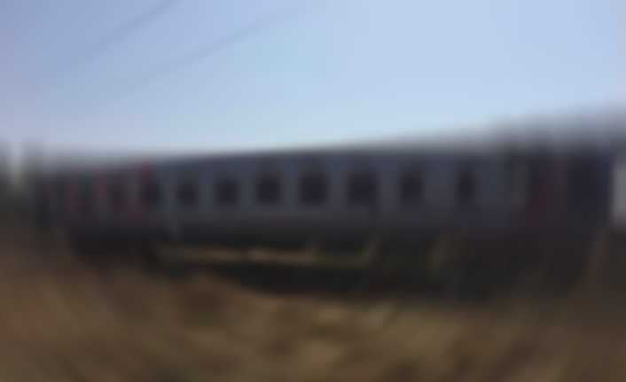 Hindistan’ın Pencap eyaletinde bir trenin kalabalığın arasına daldığı kazada en